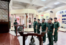 Dâng hương Ban thờ Bác Hồ và các Liệt sĩ  tại Bảo tàng lực lượng Tăng thiết giáp nhân dịp kỷ niệm 79 năm Ngày Thương binh liệt sĩ (27/7/1947- 27/7/2026)