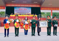 Binh chủng Tăng thiết giáp, Tạp chí Cộng sản, Đài Tiếng nói Việt Nam tổ  chức các hoạt động giao lưu VHVN, TDTT, tặng quà đối tượng chính sách nhân kỷ niệm79 năm ngày thành lập QĐND Việt Nam