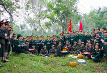 Đoàn cán bộ Phụ nữ Quân đội nhân dân Lào tham quan, giao lưu, trao đổi  kinh nghiệm nghiệp vụ công tác Phụ nữ tại Lữ đoàn xe tăng 201