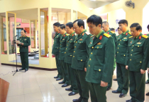 Dâng hương Ban thờ Bác Hồ và các Liệt sĩ  tại bảo tàng lực lượng Tăng thiết giáp Nhân dịp kỷ niệm 80 năm Ngày thành lập QĐND Việt Nam 35 năm ngày hội Quốc phòng toàn dân