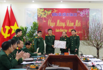 Thủ trưởng Cục Hậu cần-Kỹ thuật binh chủng  kiểm tra công tác sẵn sàng chiến đấu, chúc tết  tại xưởng sửa chữa xe tăng X32