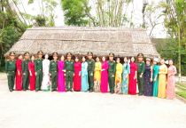   CÁN BỘ, HỘI VIÊN PHỤ NỮ KHO Y HÀNH QUÂN VỀ NGUỒN