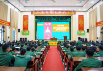 Thủ trưởng Bộ Tư lệnh Binh chủng Tăng thiết giáp đối thoại dân chủ với cán bộ, giảng viên, quân nhân chuyên nghiệp, hạ sĩ quan, chiến sĩ Trường Sĩ quan Tăng thiết giáp