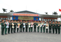 Thăm, động viên nữ quân nhân tham gia tập luyện diễu binh, diễu hành nhân kỷ niệm 115 năm Ngày Quốc tế Phụ nữ 