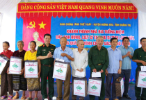Khánh thành Nhà Bia tưởng niệm các Anh hùng, Liệt sĩ khu di tích Làng Vây, tặng quà đối tượng chính sách nhân dịp kỷ niệm 50 năm Ngày Giải phóng miền Nam, thống nhất đất nước ( 30/4/1975- 30/4/2025)