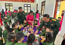 Xưởng sửa chữa Xe tăng X32 tổ chức đón các trường mầm non đến tham quan, trải nghiệm