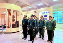 Đoàn cán bộ, chiến sĩ cơ quan Bộ Tư lệnh dâng hương tại Bảo tàng Lực lượng Tăng thiết giáp; thăm, chúc tết lực lượng trực sẵn sàng chiến đấu thuộc Lữ đoàn xe tăng 201 tại Lữ đoàn 144/Bộ Tổng Tham mưu