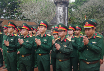 Lữ đoàn TTG 202 tổ chức cho cán bộ, đoàn viên thanh niên, hội viên phụ nữ tham quan khu di tích lịch sử cố đô Hoa Lư