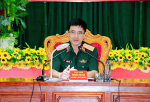 Thủ trưởng Bộ Tư lệnh Binh chủng Tăng thiết giáp đối thoại dân chủ với cán bộ Trường Trung cấp Kỹ thuật Tăng thiết giáp