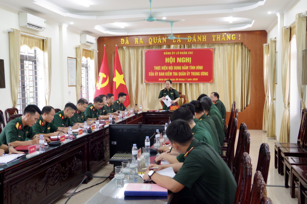 Ủy ban kiểm tra Quân ủy Trung ương nắm tình hình tại Lữ đoàn Tăng thiết giáp 202