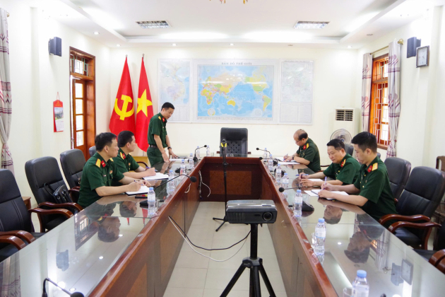 Đoàn công tác Cục Hậu cần - Kỹ thuật Binh chủng Tăng thiết giáp kiểm tra công tác xăng dầu, an toàn kỹ thuật năm 2025 tại Xưởng sửa chữa xe tăng X32