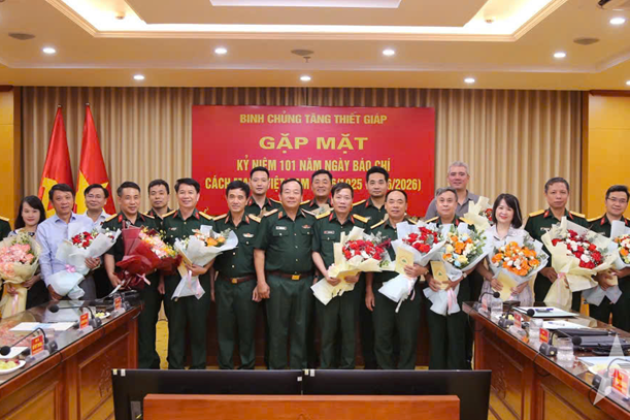 Binh chủng Tăng thiết giáp gặp mặt, chúc mừng các cơ quan thông tấn,  báo chí nhân kỷ niệm 101 năm Ngày báo chí Cách mạng Việt Nam