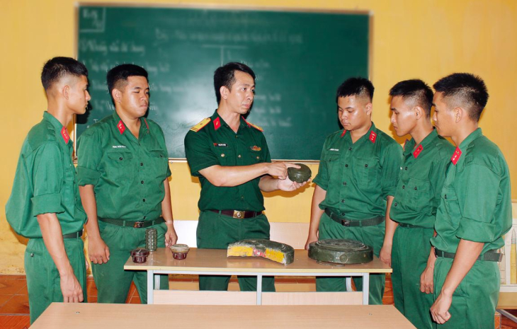 Tấm gương Đại đội trưởng hết lòng vì công việc