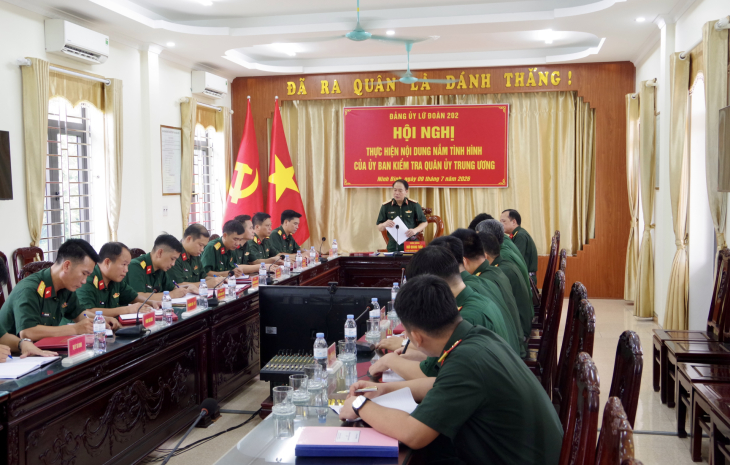 Ủy ban kiểm tra Quân ủy Trung ương nắm tình hình tại Lữ đoàn Tăng thiết giáp 202
