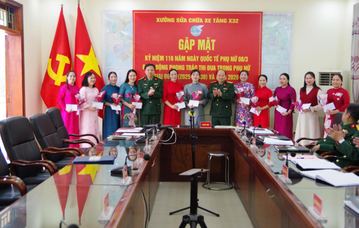 Xưởng Sửa chữa xe tăng X32  tổ chức gặp mặt Phụ nữ nhân ngày 8/3