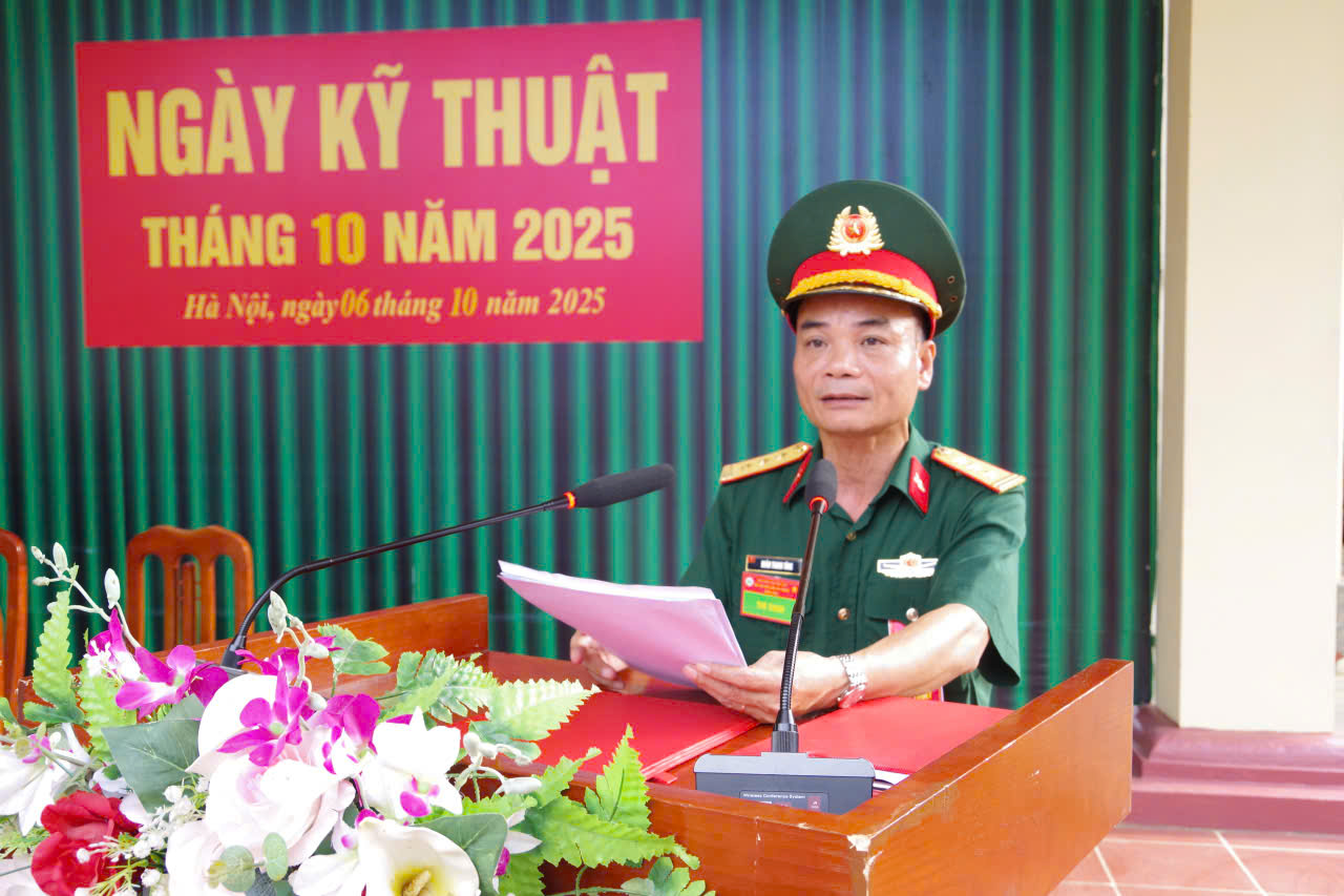 Thượng tá Đoàn Thanh Tùng - Chủ nhiệm HC-KT, triển khai ngày Kỹ thuật của Lữ đoàn
