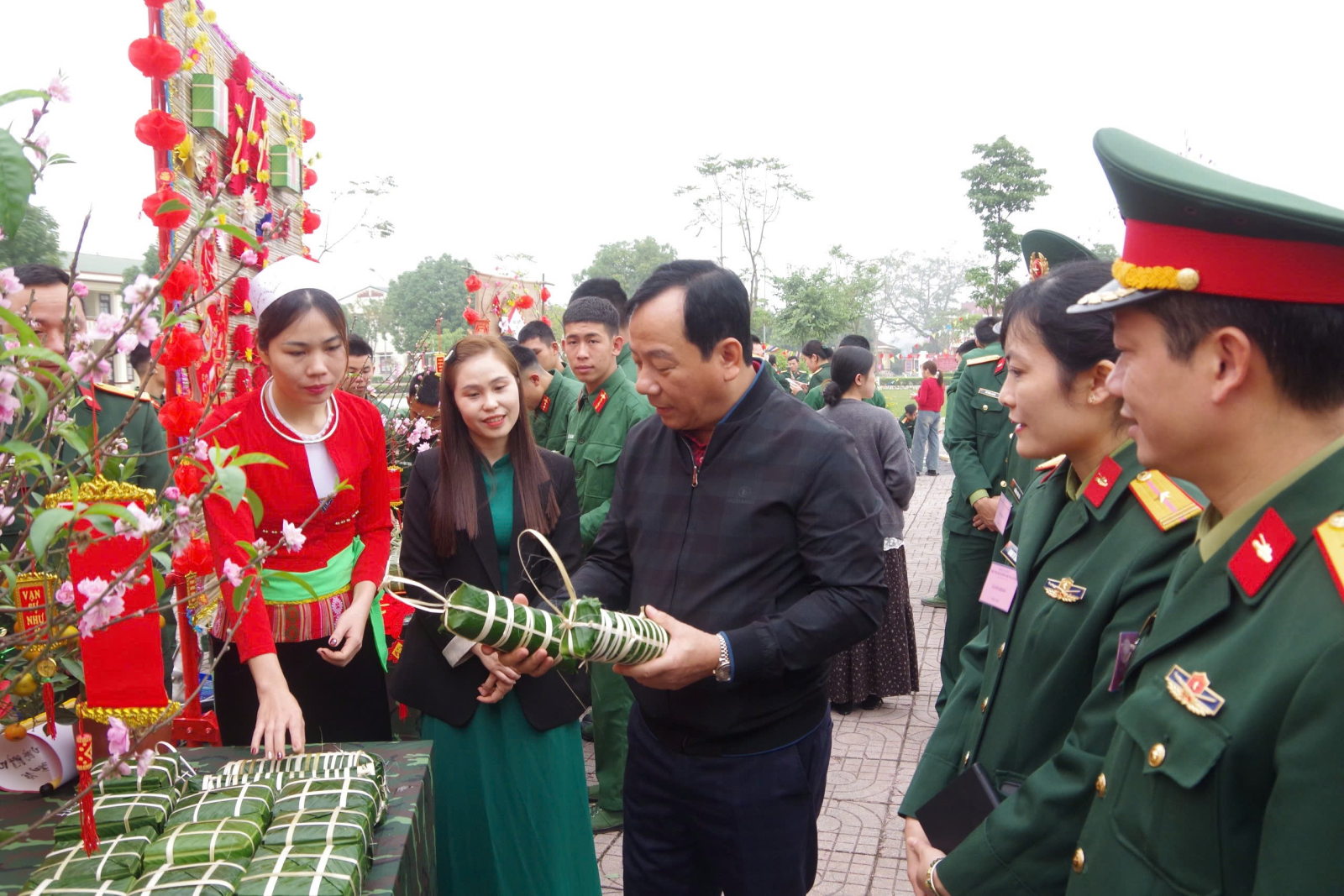 Đồng chí Thiếu tướng Đỗ Đình Thanh - Tư lệnh Binh chủng động viên các đội tham gia hội thi