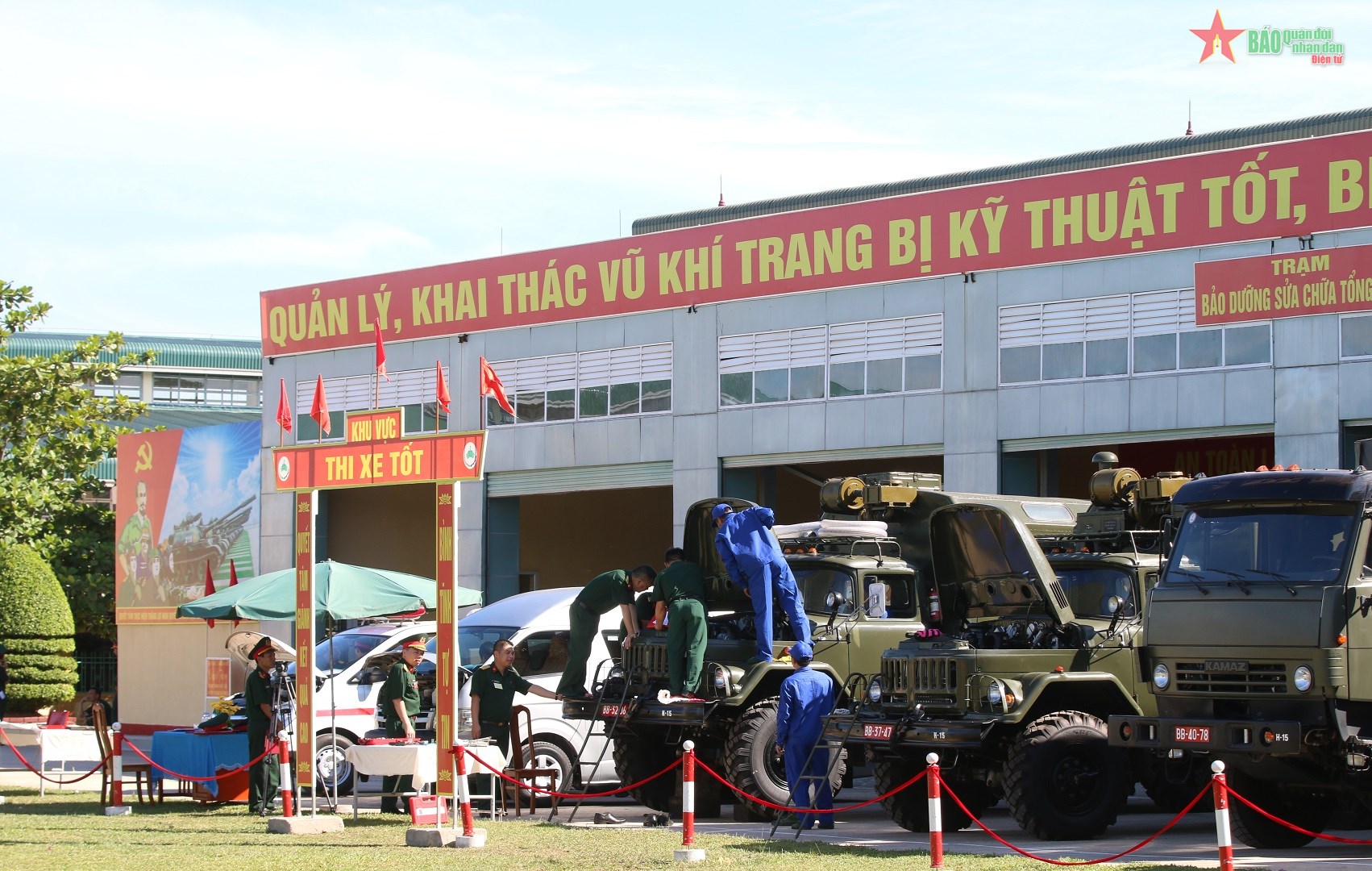 Khu kỹ thuật Lữ đoàn Xe tăng 215, Binh chủng Tăng thiết giáp. Ảnh: Văn Giang