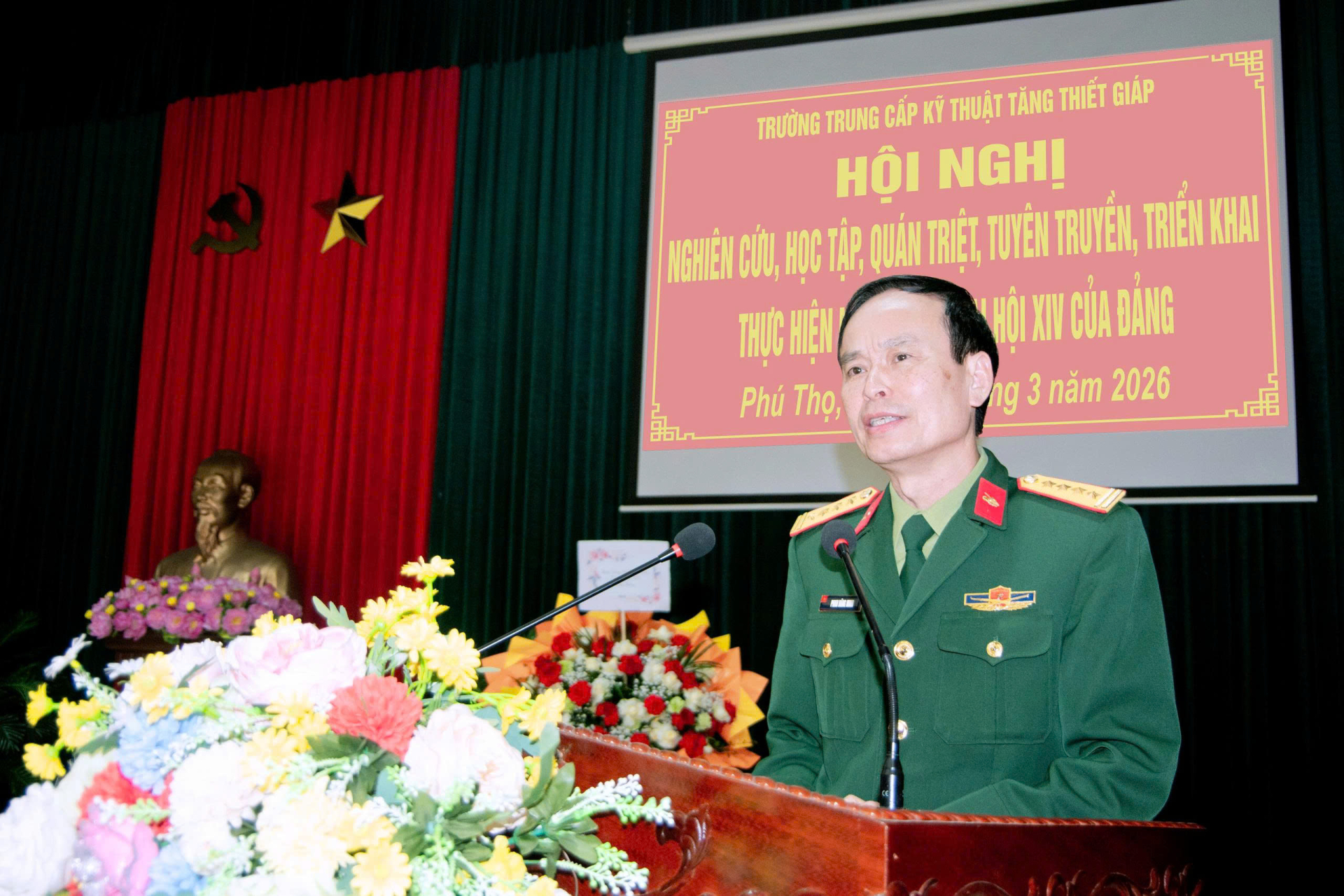 Trường Trung cấp Kỹ thuật Tăng thiết giáp tổ chức nghiên cứu, học tập, tuyên truyền, triển khai thực hiện Nghị quyết Đại hội XIV của Đảng