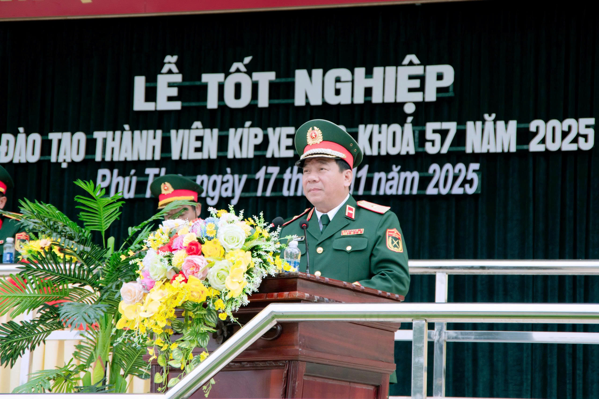 Trường Trung cấp Kỹ thuật Tăng thiết giáp tổ chức Lễ tốt nghiệp đào tạo thành viên kíp xe Tăng thiết giáp khóa 57 năm 2025