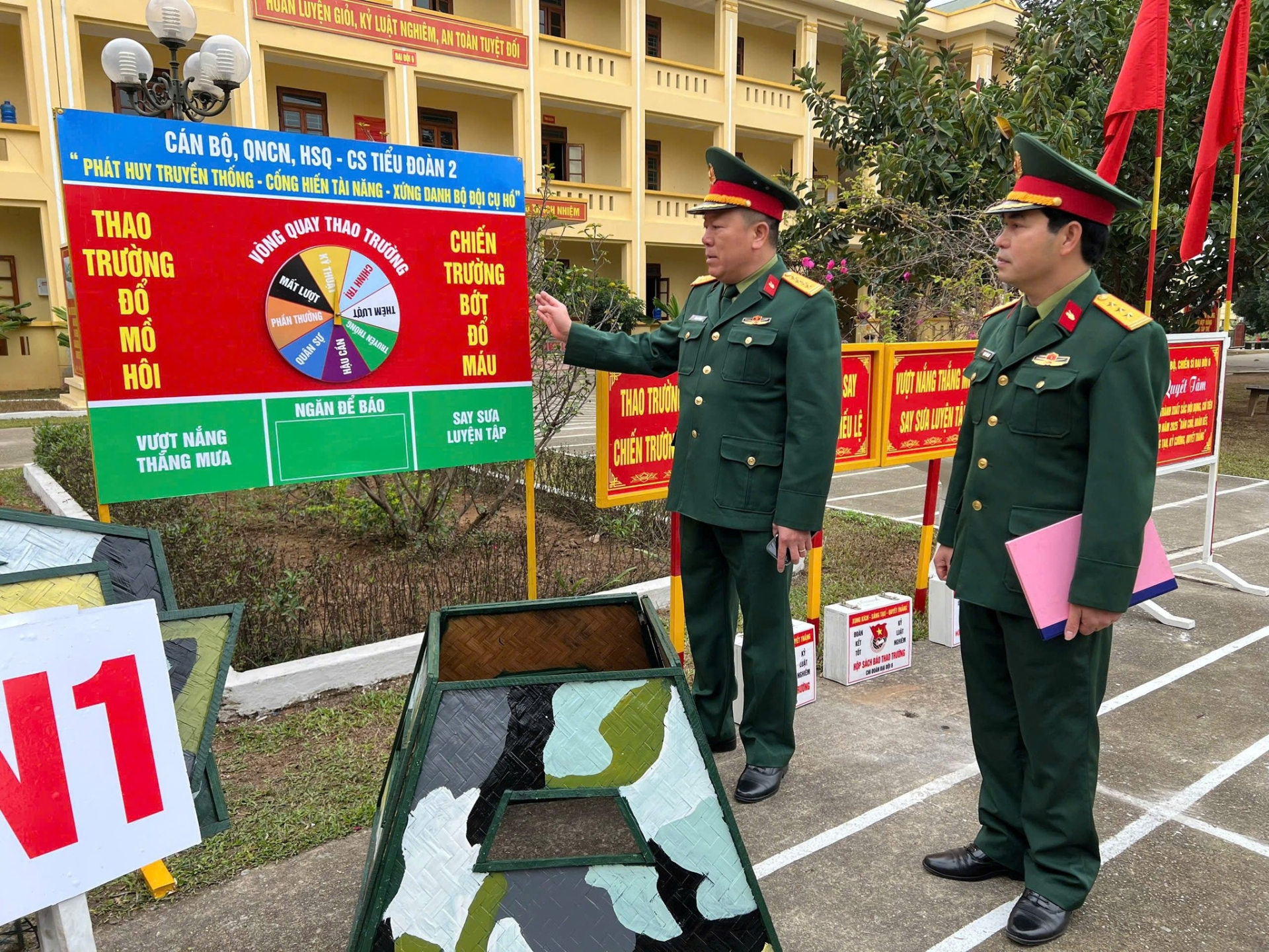 Trường Trung cấp Kỹ thuật Tăng thiết giáp tổ chức thi cơ sở vật chất huấn luyện và hội thao ra quân huấn luyện năm 2025