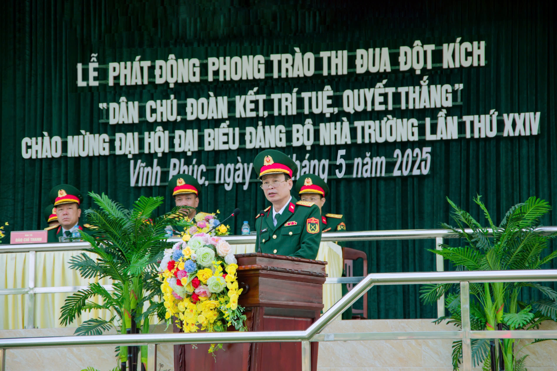 Trường Trung cấp Kỹ thuật Tăng thiết giáp tổ chức Lễ phát động phong trào thi đua đột kích chào mừng Đại hội đại biểu Đảng bộ Nhà trường lần thứ XXIV	, nhiệm kỳ 2025 - 2030                         