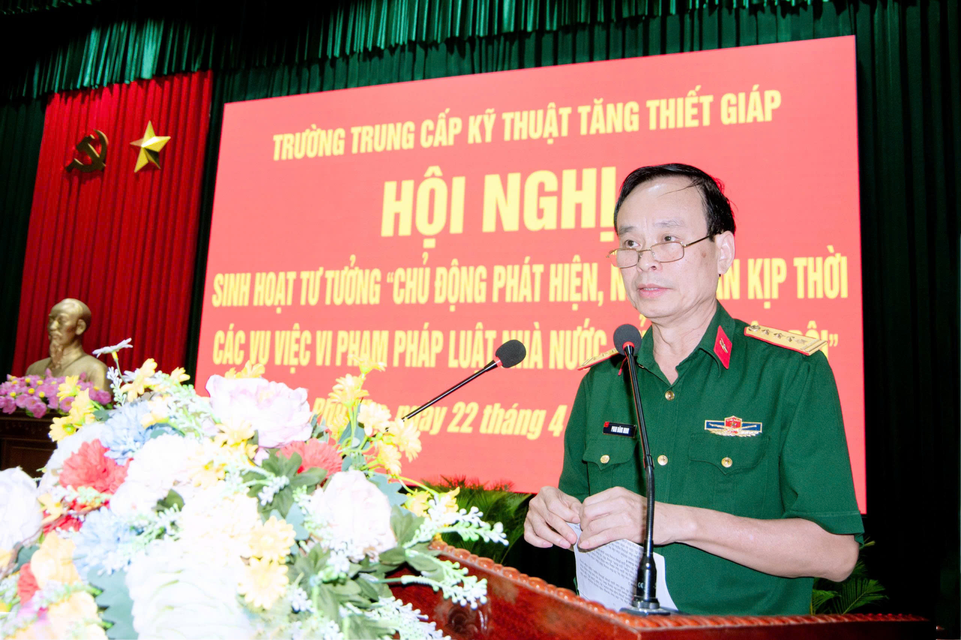 Trường Trung cấp Kỹ thuật Tăng thiết giáp tổ chức sinh hoạt tư tưởng “Chủ động phát hiện, ngăn chặn kịp thời các vụ việc vi phạm pháp luật nhà nước, kỷ luật quân đội”