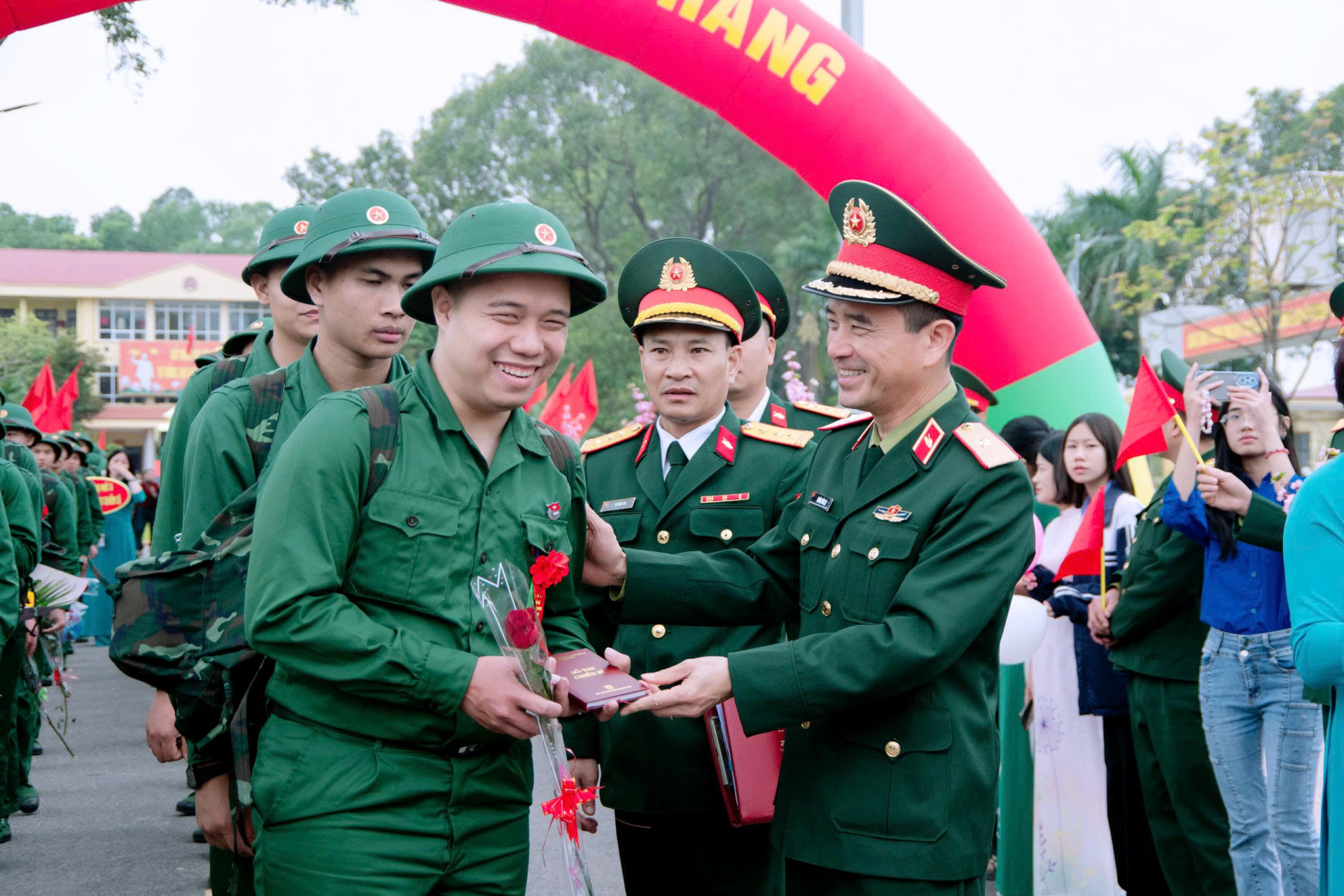 Trường Trung cấp Kỹ thuật Tăng thiết giáp tổ chức tiếp nhận chiến sĩ mới nhập ngũ năm 2026