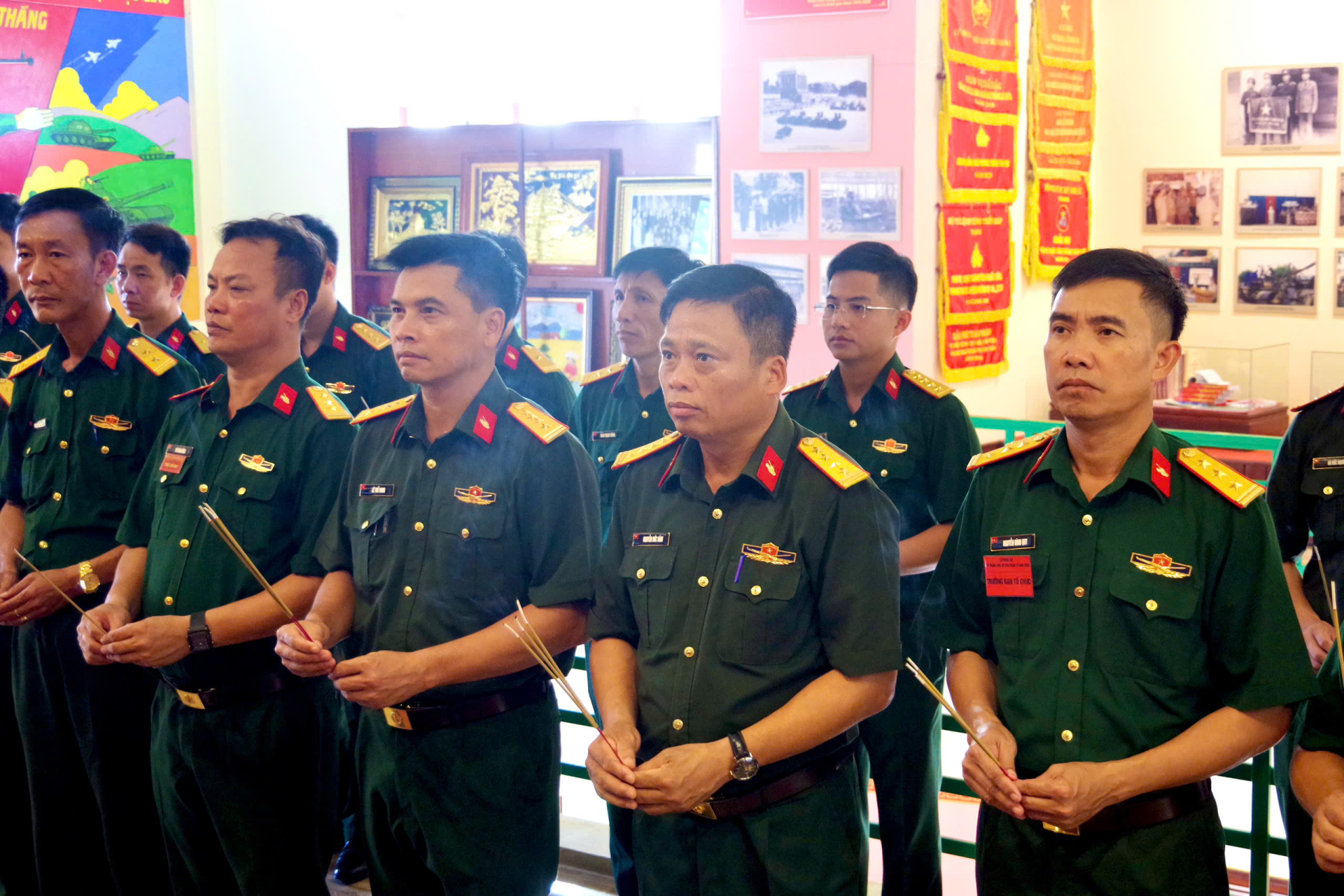 Lữ đoàn Tăng thiết giáp 202 dâng hương nhân dịp kỷ niệm 79 năm Ngày Thương binh - Liệt sĩ (27/7/1947 - 27/7/2026)