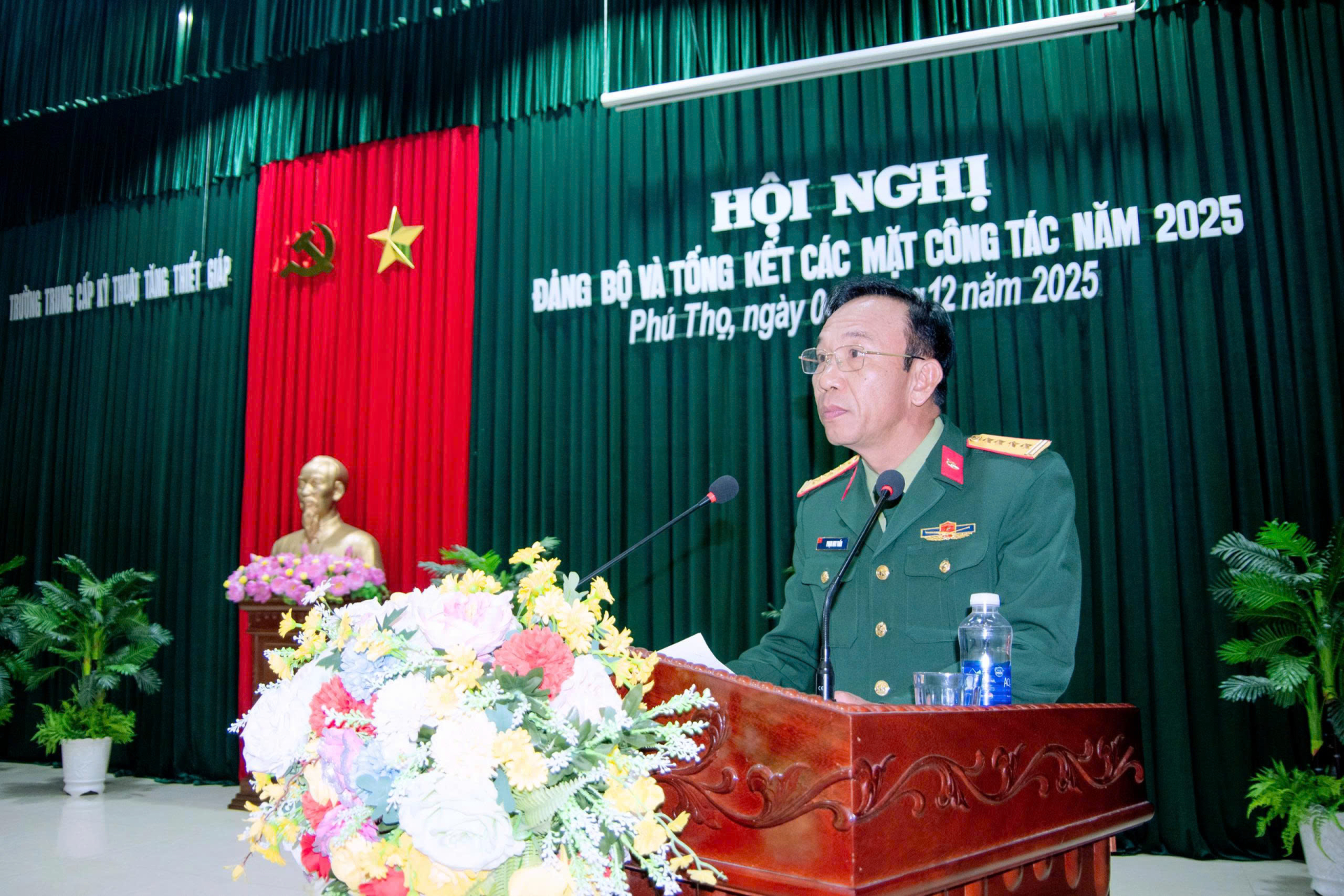 Trường Trung cấp Kỹ thuật Tăng thiết giáp tổ chức hội nghị đảng bộ và tổng kết các mặt công tác năm 2025