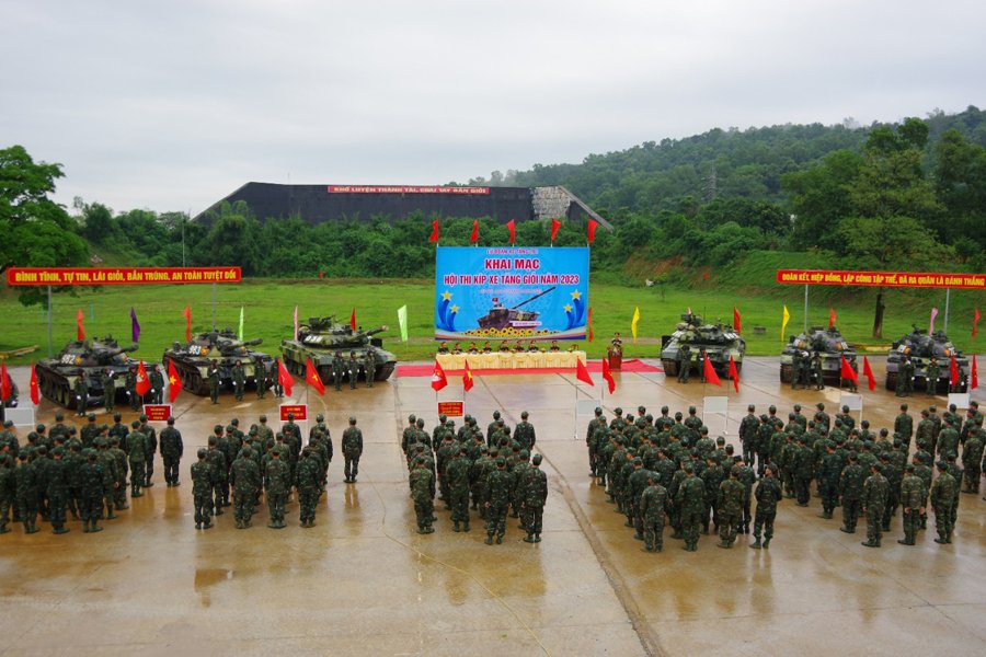 Lữ đoàn 201 tổ chức Hội thi Kíp xe tăng giỏi năm 2023