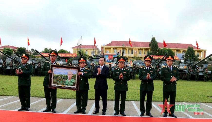 Chủ tịch nước Võ Văn Thưởng thăm Lữ đoàn Tăng thiết giáp 574