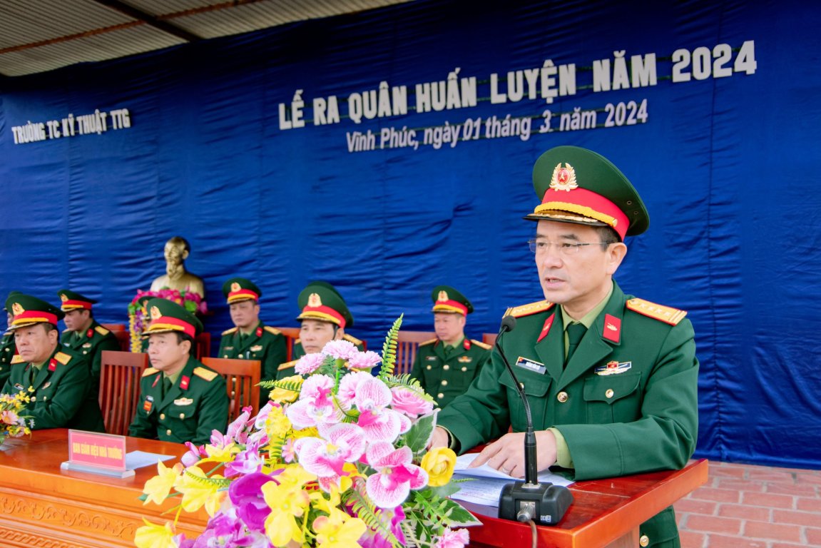 Trường Trung cấp Kỹ thuật Tăng thiết giáp tổ chức Lễ ra quân huấn luyện năm 2024