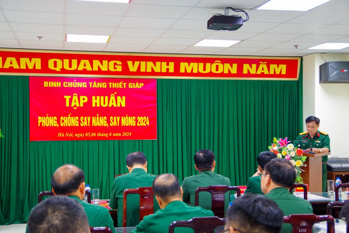 Binh chủng Tăng thiết giáp tập huấn phòng, chống say nắng, say nóng