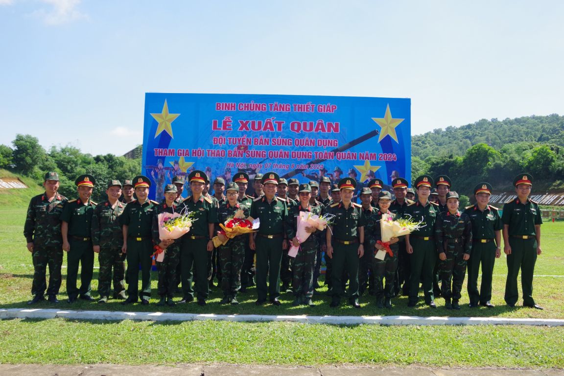 Lễ xuất quân Đội tuyển bắn súng quân dụng tham gia Hội thao bắn súng quân dụng toàn quân