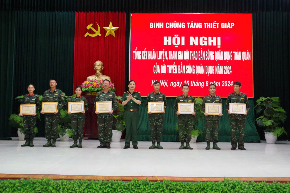 Hội nghị tổng kết huấn luyện, tham gia Hội thao bắn súng quân dụng toàn quân năm 2024