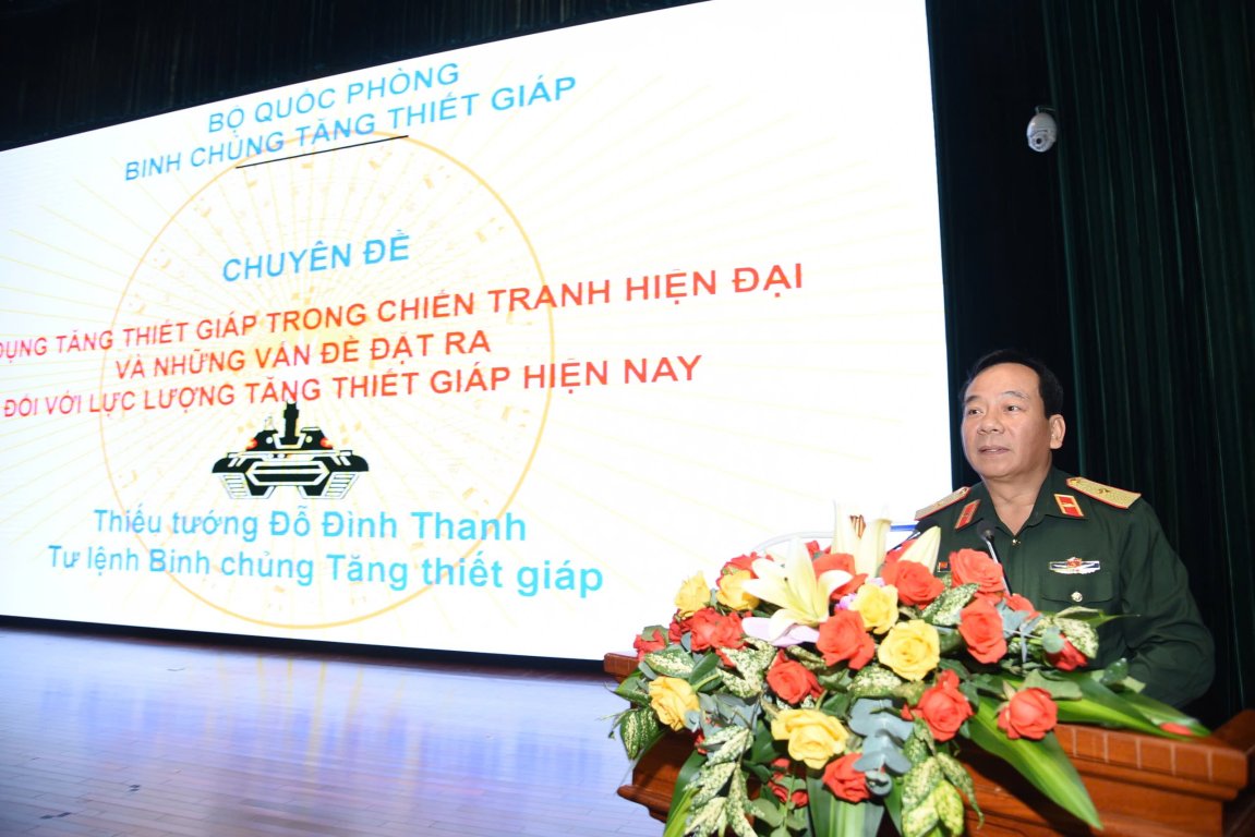 Thiếu tướng Đỗ Đình Thanh, Tư lệnh Binh chủng Tăng thiết giáp giới thiệu chuyên đề tại Học viện Lục quân