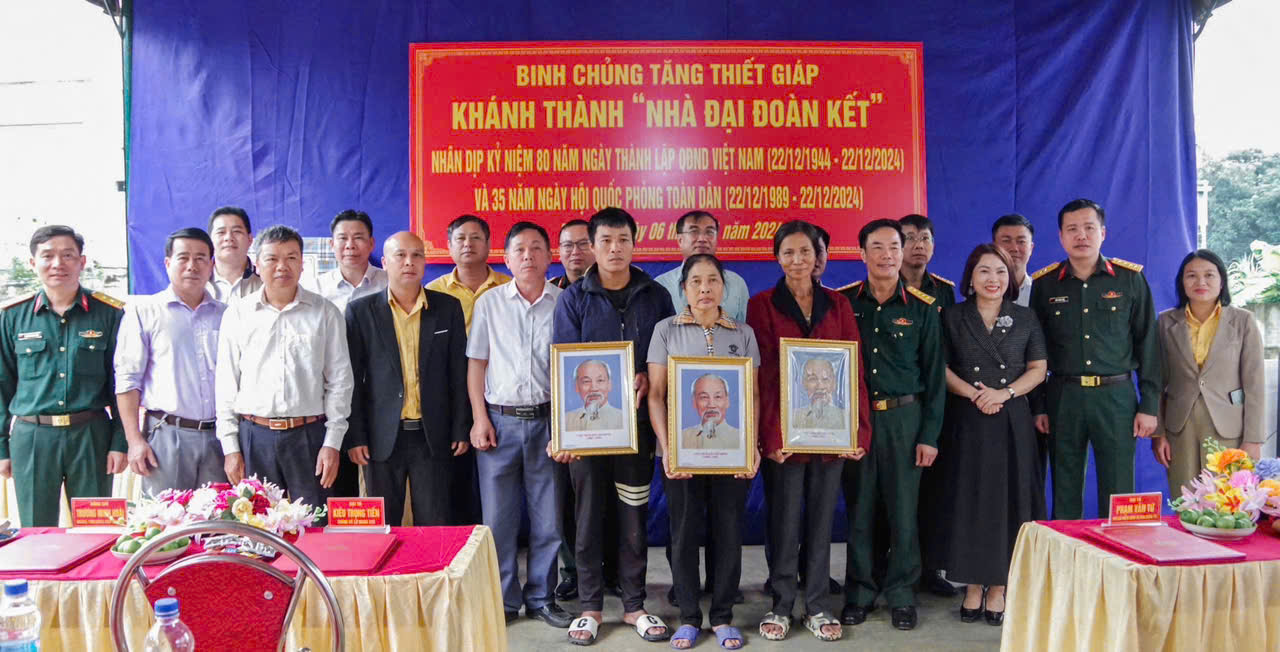 Bàn giao 05 “Nhà Đồng đội, “Nhà Đại đoàn kết” cho quân nhân và hộ gia đình có hoàn cảnh khó khăn