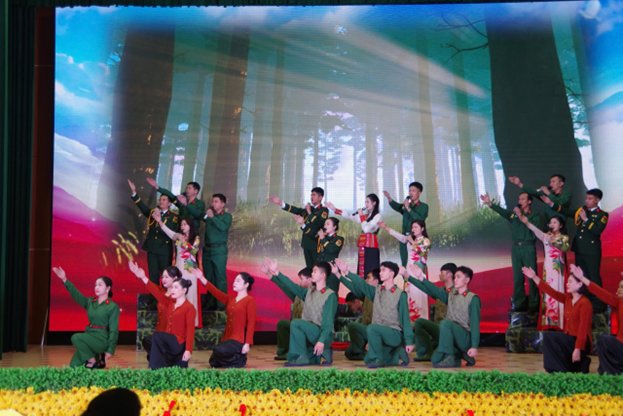 Trường Sĩ quan Tăng thiết giáp gặp mặt đoàn kết quân dân nhân kỷ niệm 80 năm Ngày Thành lập Quân đội nhân dân Việt Nam