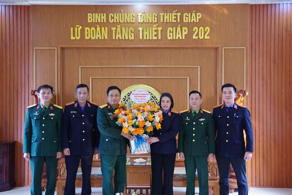 Lữ đoàn TTG 202 đón nhận nhiều tình cảm của cấp ủy, chính quyền địa phương, lực lượng vũ trang, cơ quan Nhà nước nhân dịp kỷ niệm 80 năm Ngày thành lập QĐND Việt Nam, 35 năm Ngày Hội QPTD