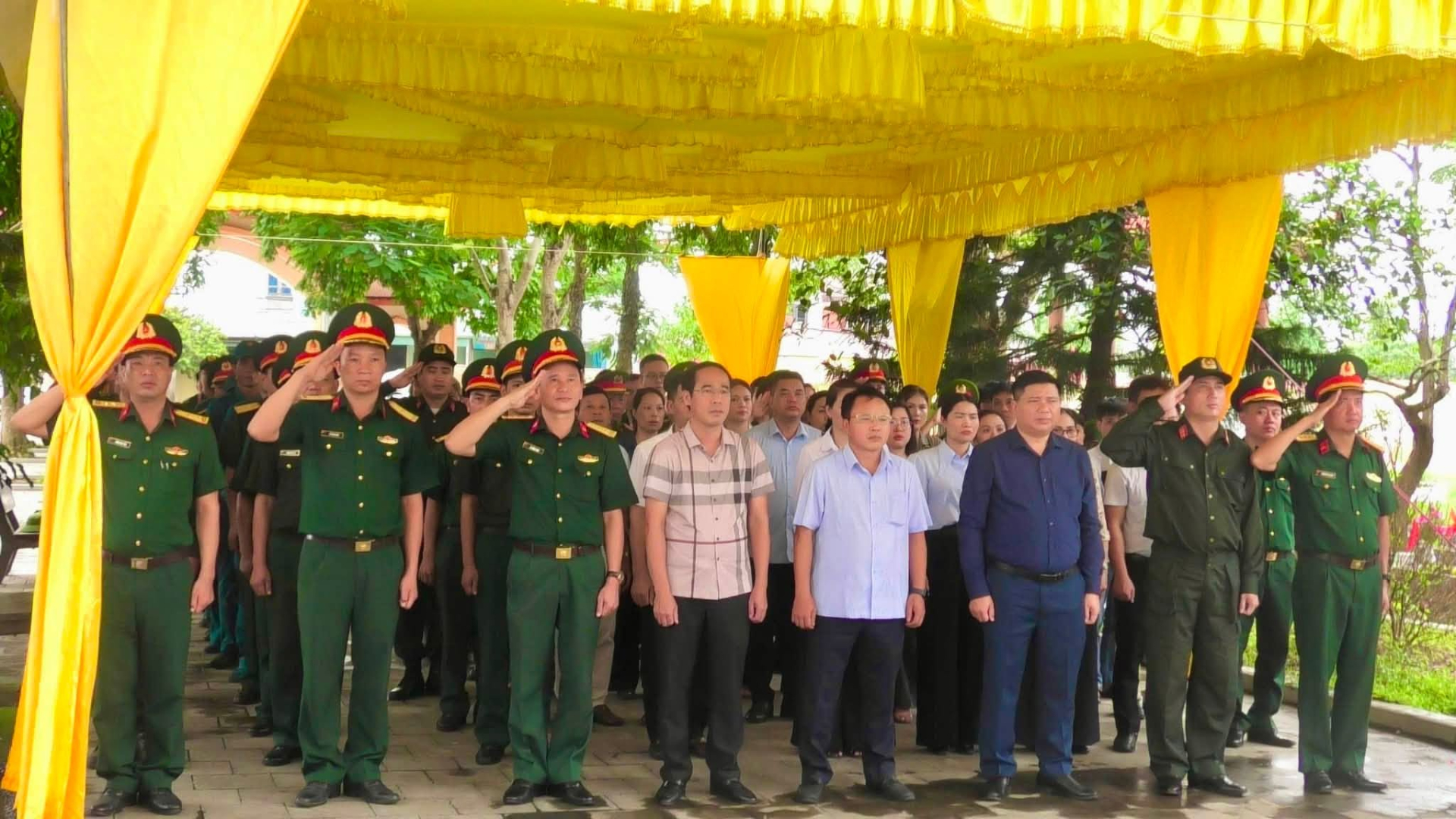 Lữ đoàn Tăng thiết giáp 202 tham gia viếng nghĩa trang liệt sĩ nhân kỷ niệm 79 năm Ngày thương binh - liệt sĩ (27/7/1947-27/7/2026)