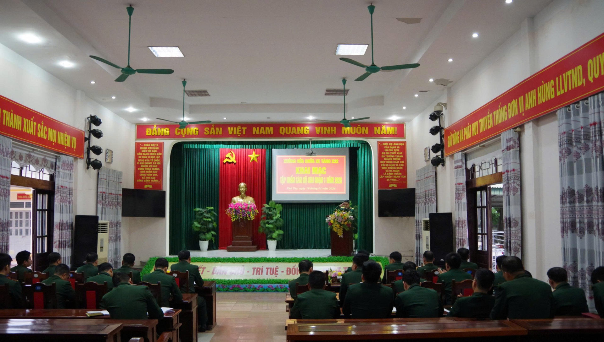 Xưởng sửa chữa xe tăng x32 Hoàn thành tập huấn cán bộ giai đoạn 1 năm 2026