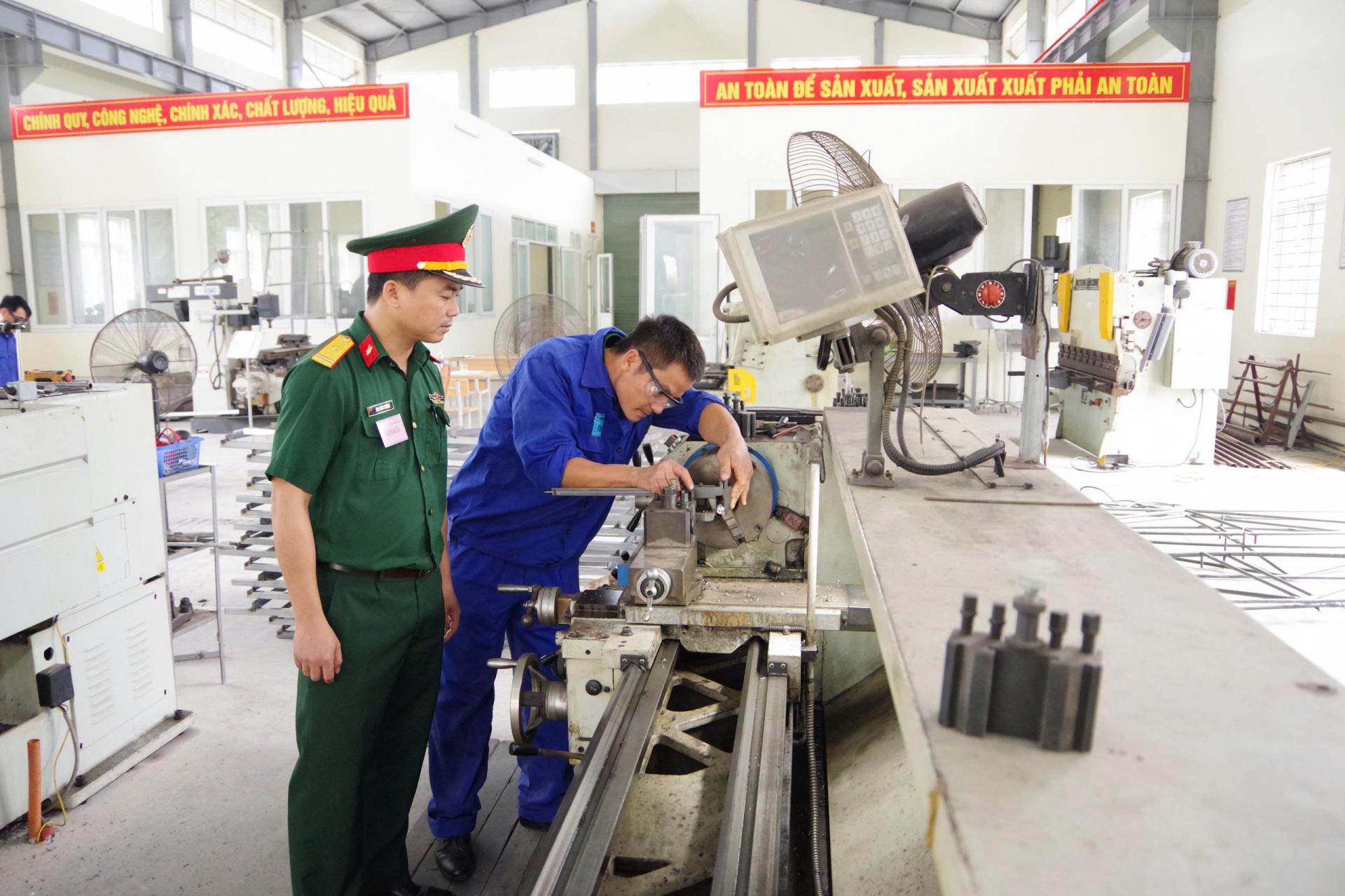 Xưởng sửa chữa xe tăng X32 tổ chức kiểm tra trình độ kỹ năng nghề năm 2026