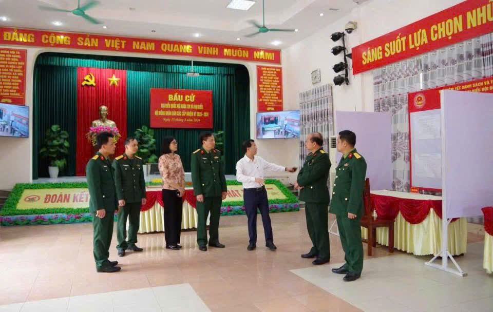 Ban Chỉ Đạo Ủy Ban Bầu Cử Xã Tam Dương Kiểm Tra Công Tác Bầu Cử Tại Xưởng Sửa Chữa Xe Tăng X32