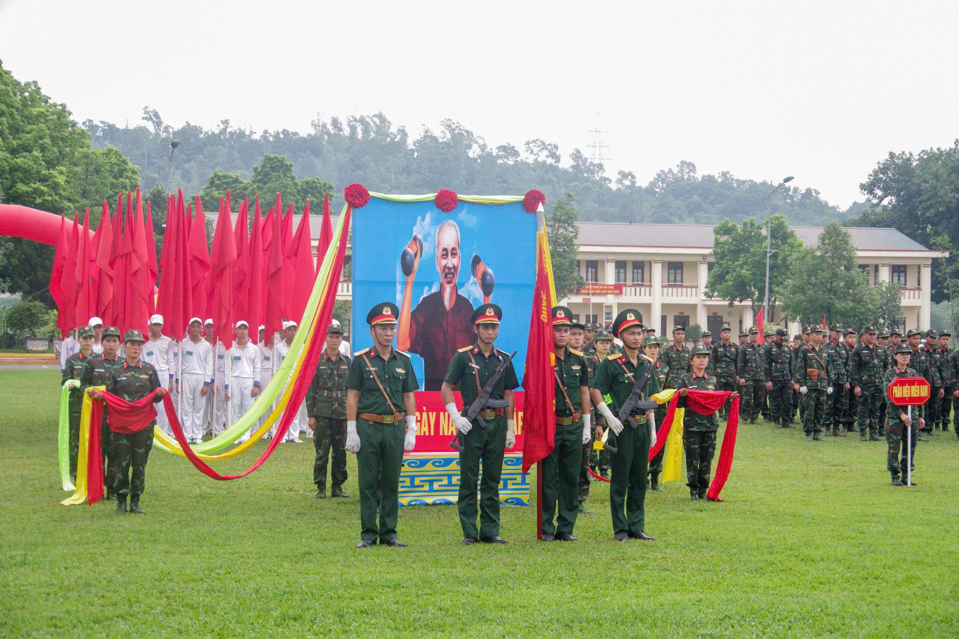 THỦ TRƯỞNG BỘ TƯ LỆNH BINH CHỦNG TĂNG THIẾT GIÁP KIỂM TRA CÔNG TÁC CHUẨN BỊ HỘI THAO THỂ DỤC THỂ THAO CẤP BINH CHỦNG NĂM 2026 TẠI LỮ ĐOÀN XE TĂNG 201