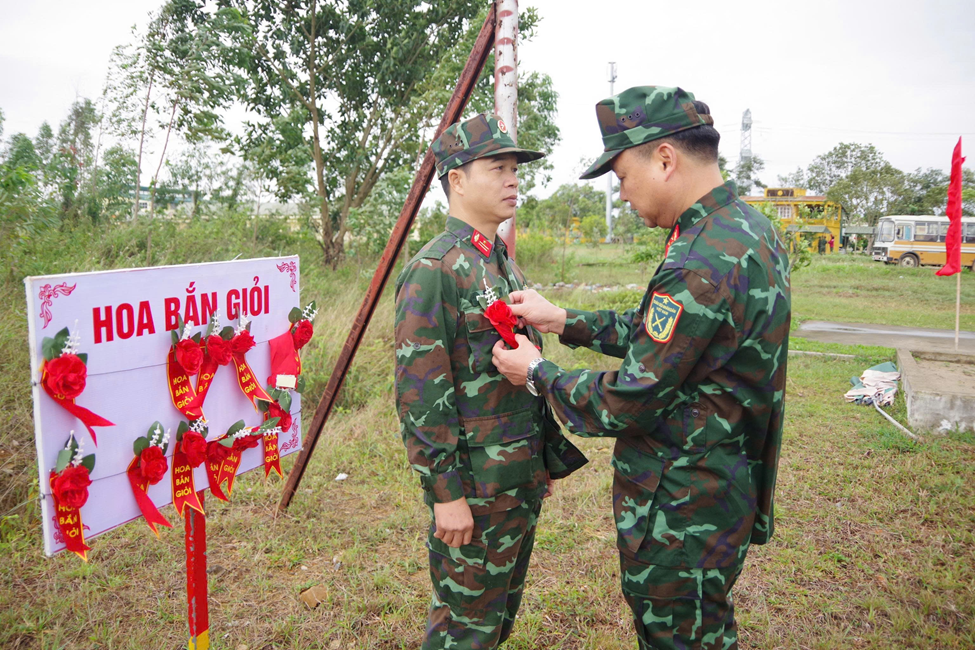 Xưởng sửa chữa xe tăng X32 kiểm tra bắn súng K54