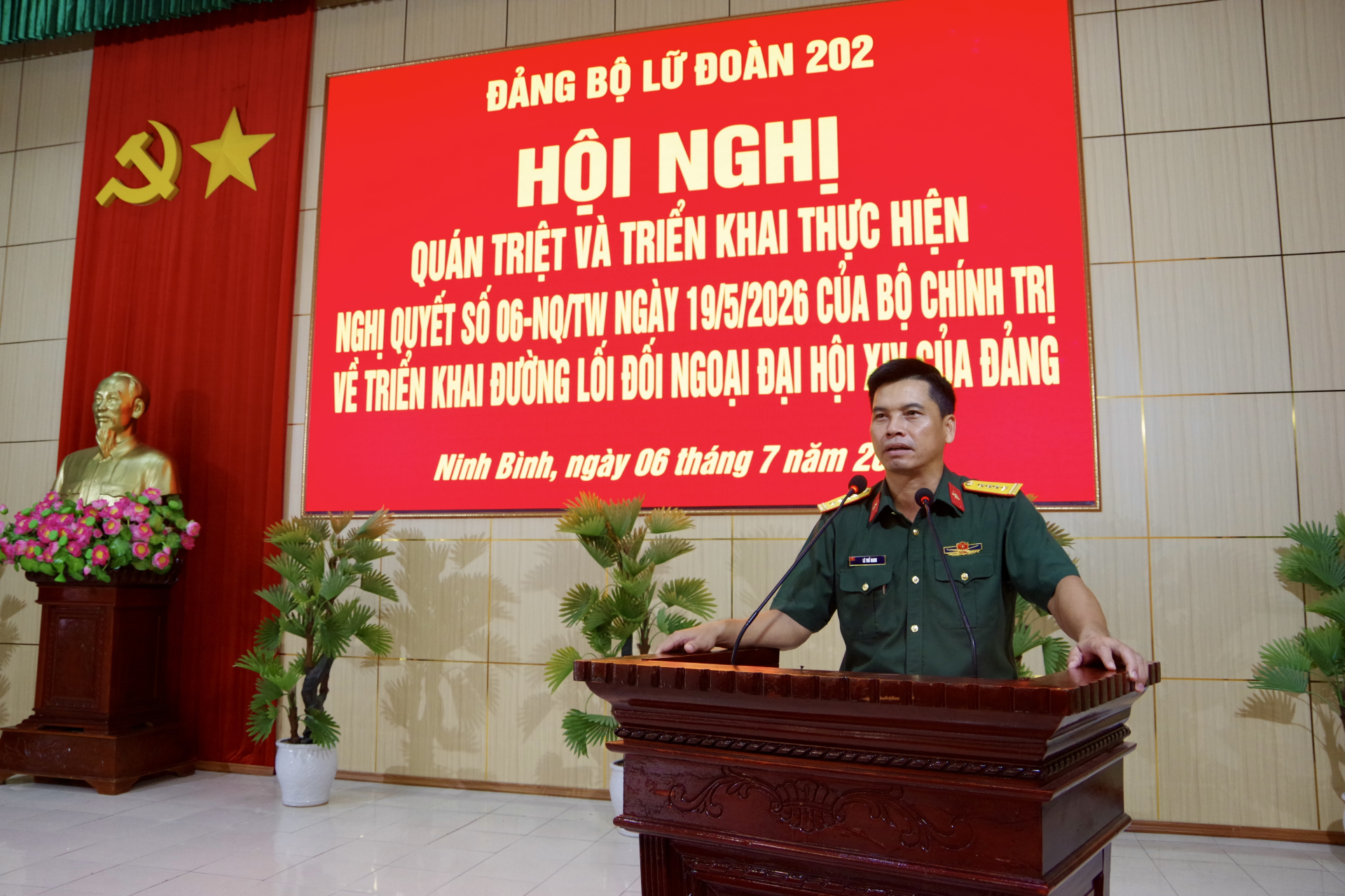Lữ đoàn Tăng thiếp giáp 202 tổ chức Hội nghị quán triệt và triển khai thực hiện Nghị quyết số 06-NQ/TW ngày 19/5/2026 của Bộ Chính trị về triển khai đường lối đối ngoại Đại hội XIV của Đảng