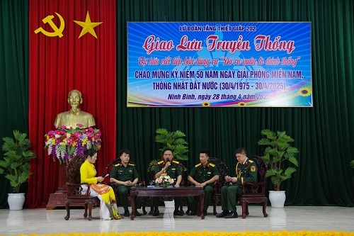 Lữ đoàn Tăng thiết giáp 202 tổ chức giao lưu truyền thống