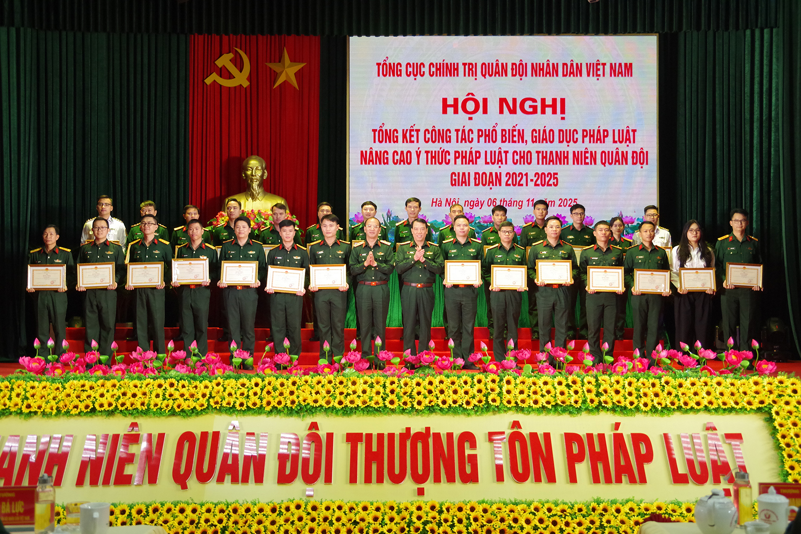 Lữ đoàn xe tăng 201 đăng cai tổ chức Hội nghị Tổng kết 5 năm thực hiện Kế hoạch tăng cường công tác phổ biến, giáo dục pháp luật nhằm nâng cao ý thức pháp luật cho thanh niên Quân đội giai đoạn 2021 - 2025