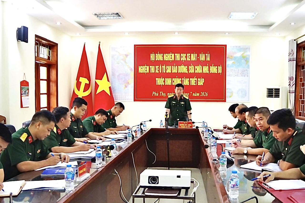 Hội đồng nghiệm thu Cục xe máy - Vận tải Tổng cục Hậu cần - Kỹ thuật nghiệm thu xe ô tô theo đề án 324 tại Xưởng sửa chữa xe tăng X32